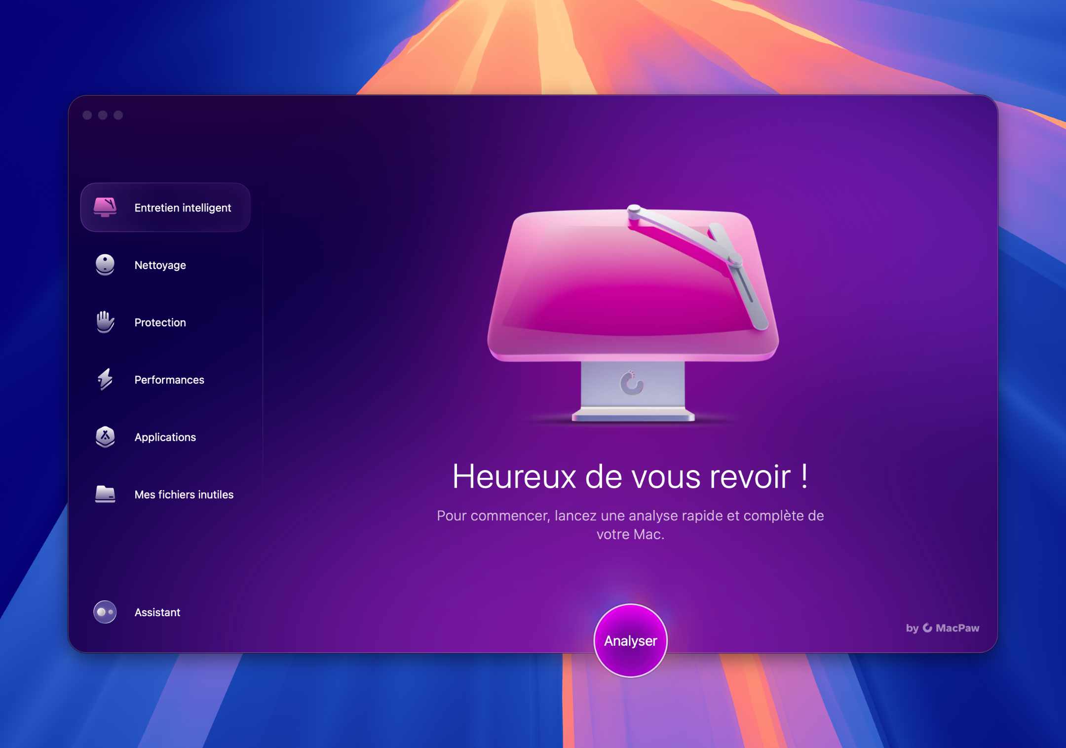 Interface utilisateur d'une application de nettoyage et maintenance pour Mac, avec un écran principal violet et des options de menu à gauche.