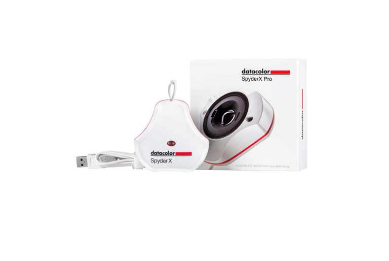 SpyderX Pro de Datacolor pour la calibration avancée des moniteurs avec câble USB et boîte d'emballage.