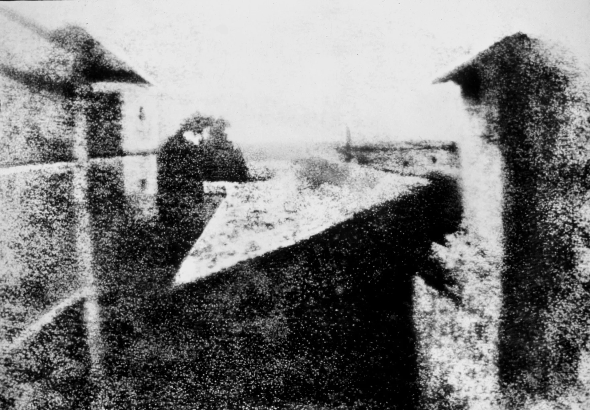 Point de vue du Gras, la plus ancienne photographie conservee, par Nicephore Niepce