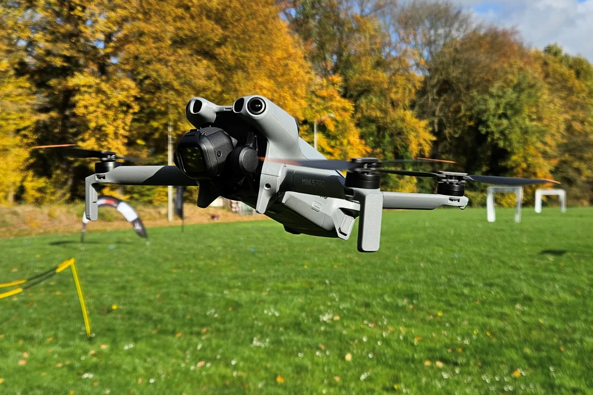 Drone DJI Mini 5 Pro en vol