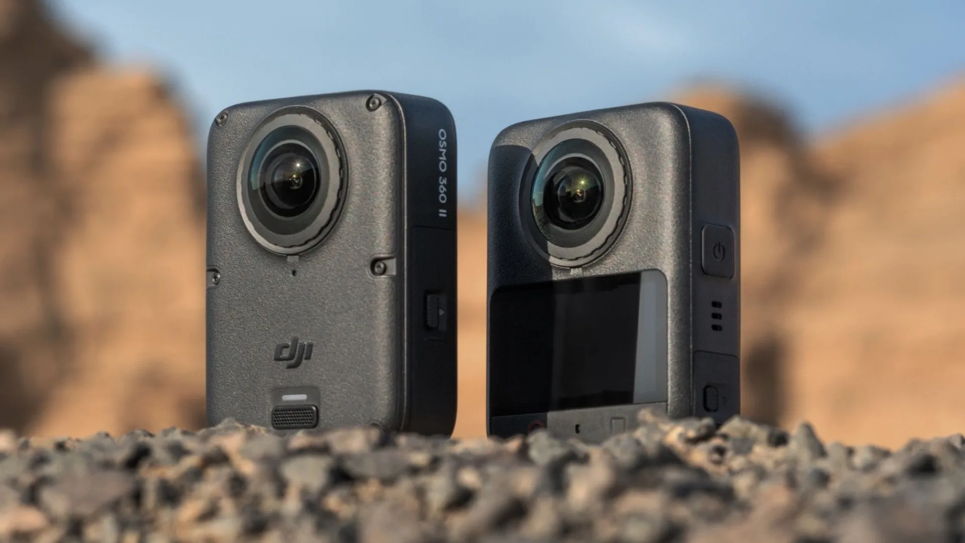DJI Osmo 360 II vue de face et de dos, posée sur des graviers