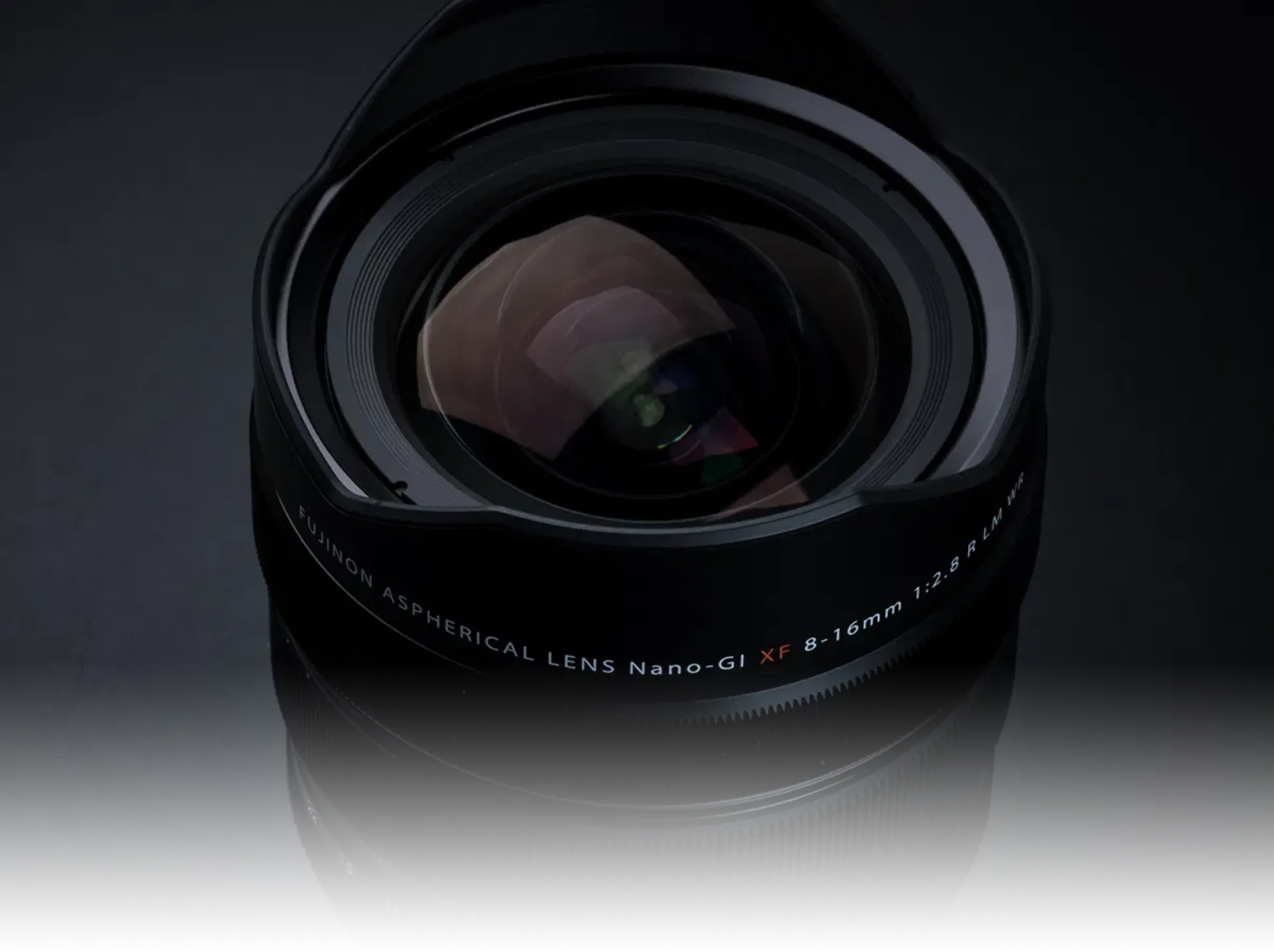 Objectif Fujifilm XF 8-16mm f/2.8 R LM WR à lentille frontale bombée