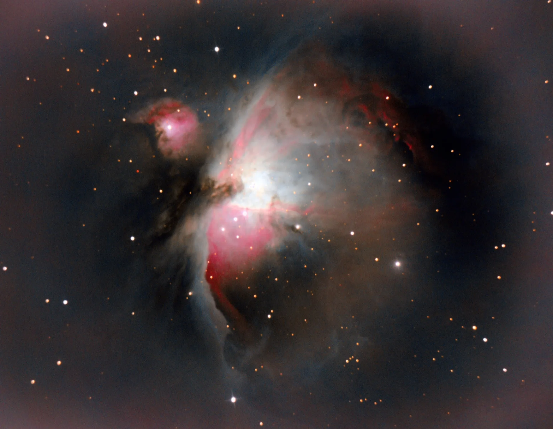 Nébuleuse d'Orion (M42), longue pose au reflex (image Brod/Dragash, Wikimedia Commons — illustration des sujets astrophoto Hα)