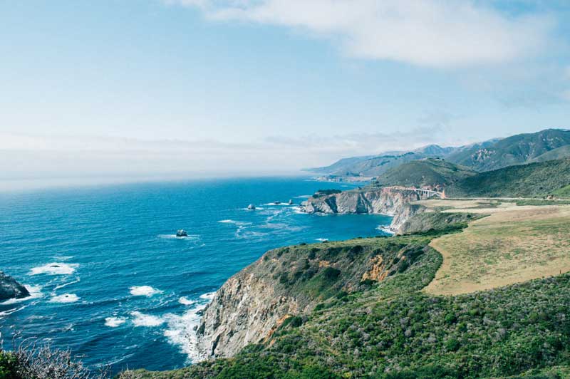 Vue depuis une falaise côtière