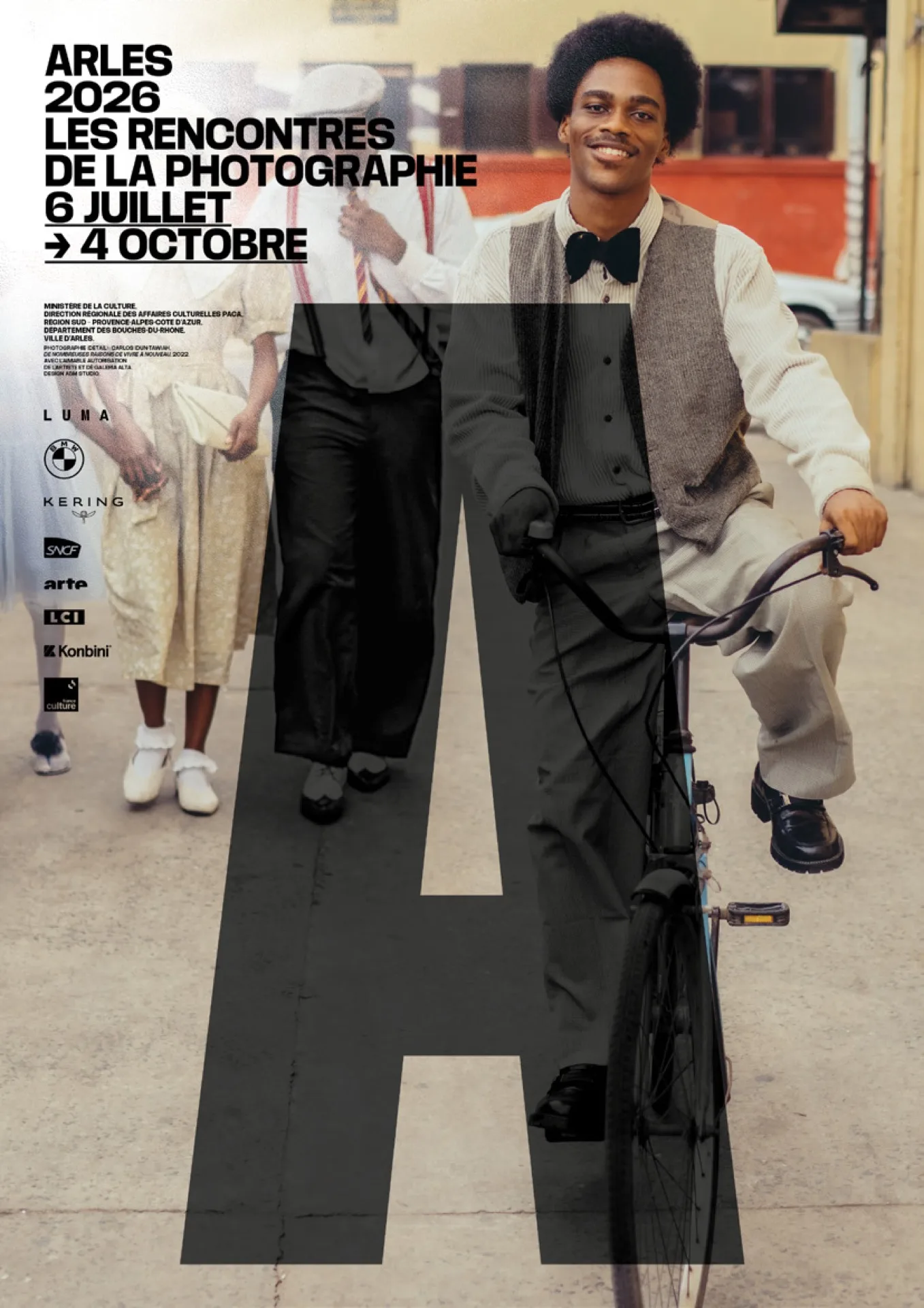 Affiche officielle des Rencontres d'Arles 2026 — De nombreuses raisons de vivre à nouveau, photo Carlos Idun-Tawiah (2022)