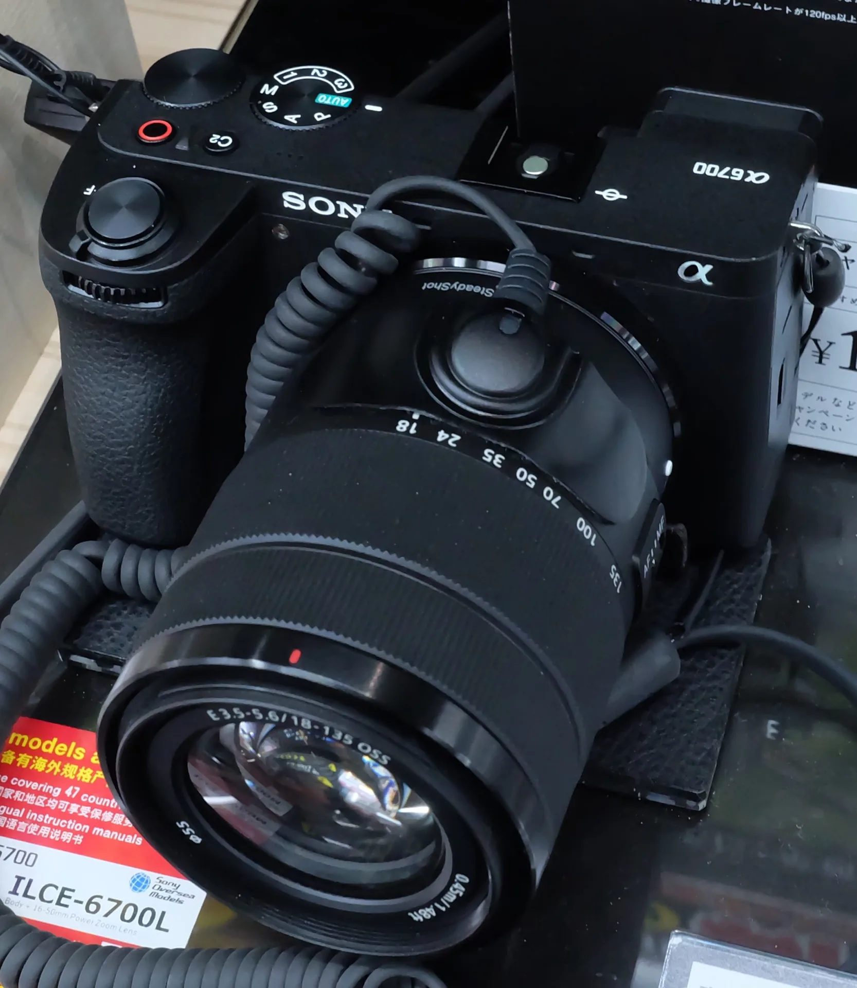 Hybride APS-C Sony A6700 vu de trois quarts
