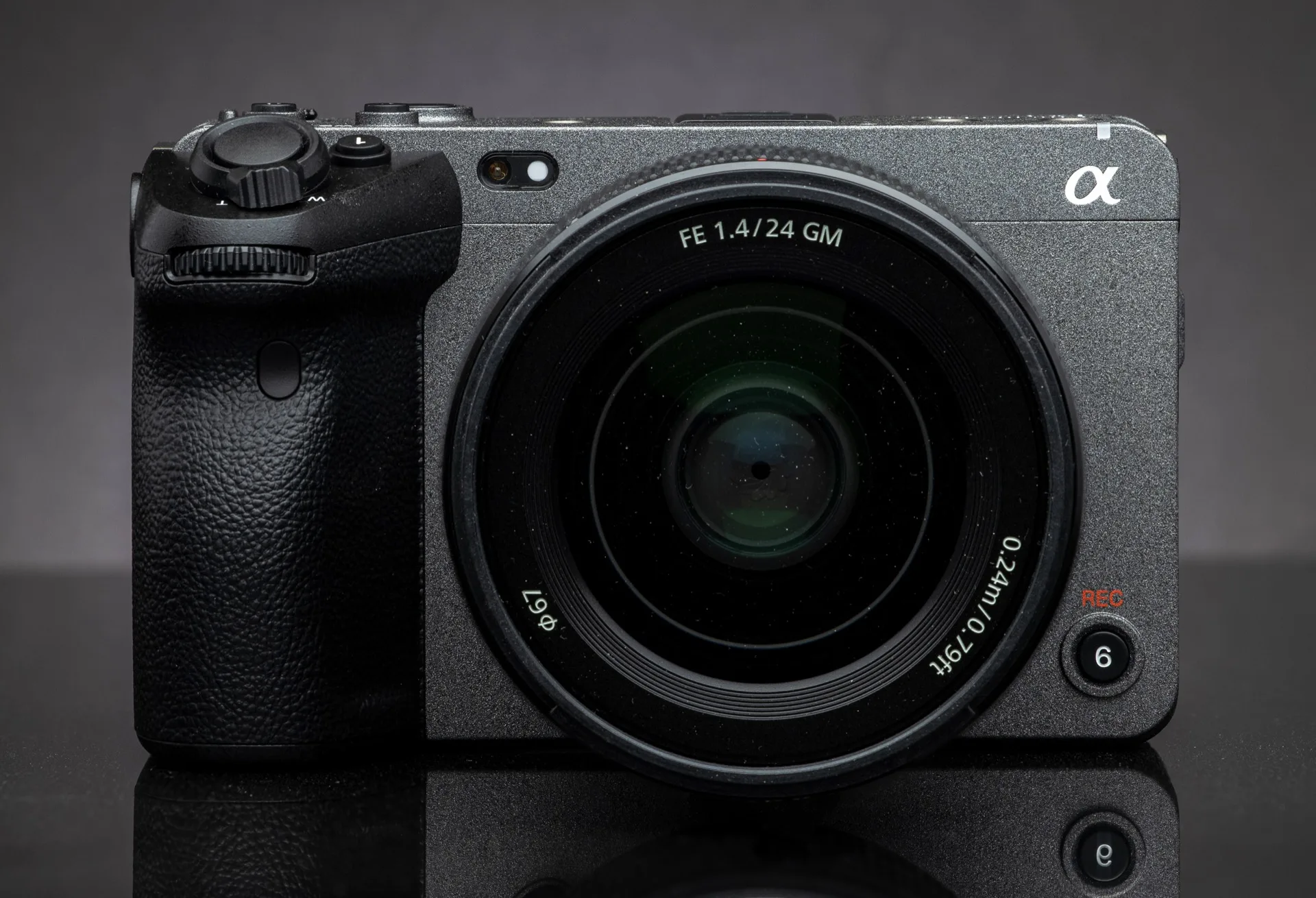 Sony FX3 avec FE 24mm F1.4 GM (image Henry Söderlund, Wikimedia Commons — illustration de la gamme FX hybride/cinéma)
