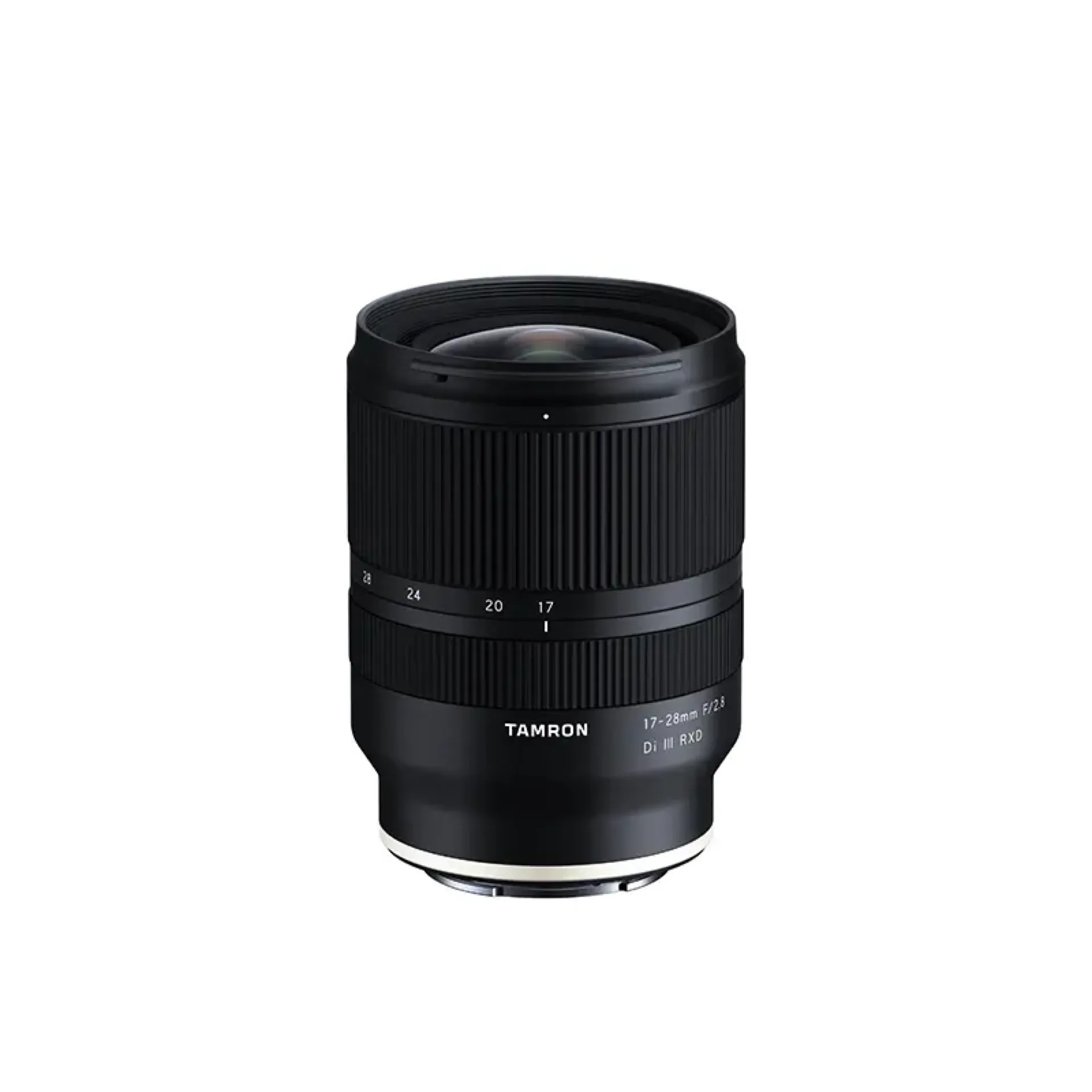 Objectif Tamron 17-28mm f/2.8 Di III RXD sur fond blanc