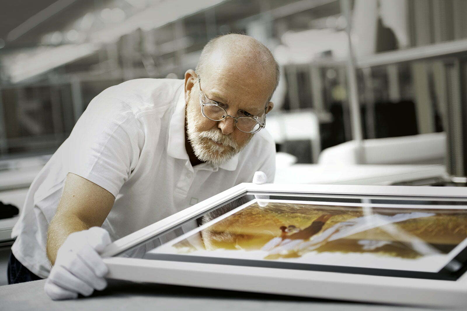 Fabrication d'encadrements sur mesure dans l'atelier WhiteWall
